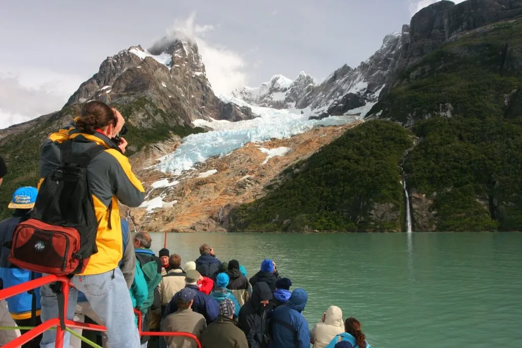 Navegación Glaciares Río Serrano