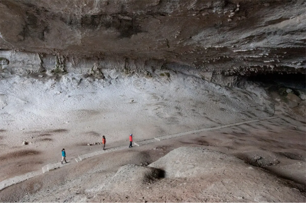 Cueva del Milodón interior