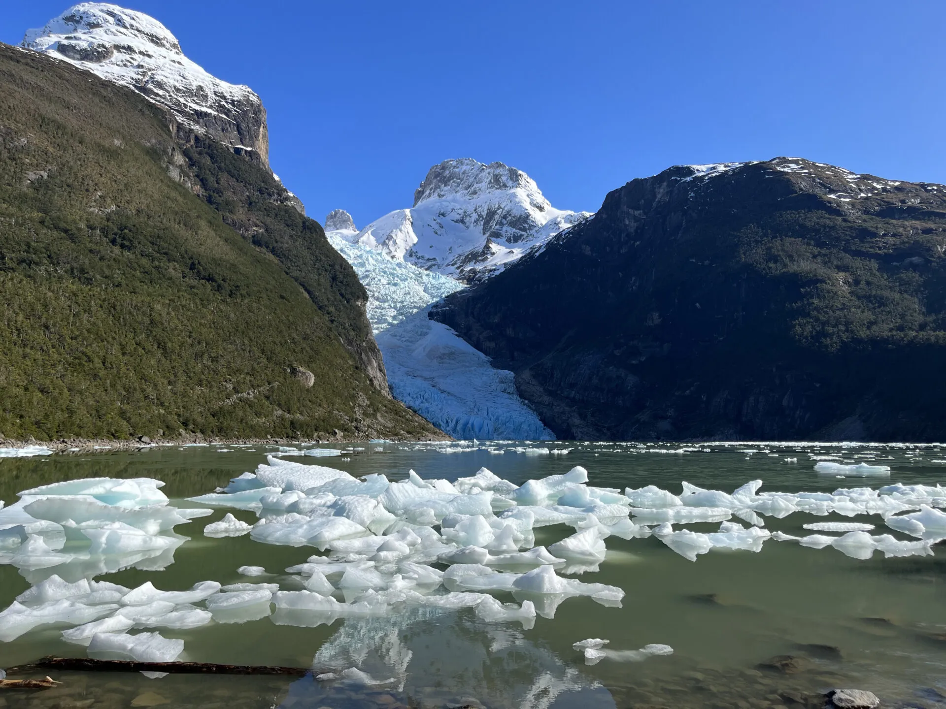 Glaciar en el Canal de Las Montañas